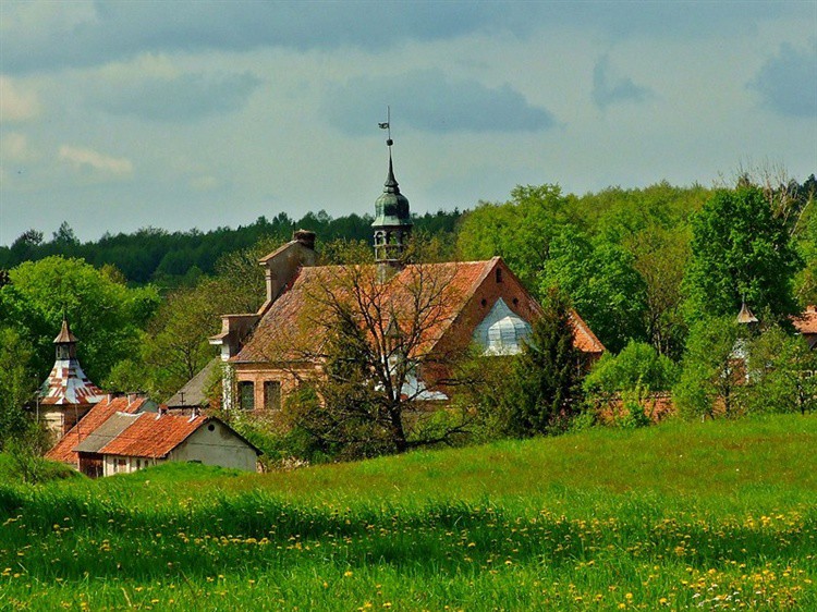 Elbląg, Widok na kościół w Chwalęcinie Elbląg, Widok na kościół w Chwalęcinie