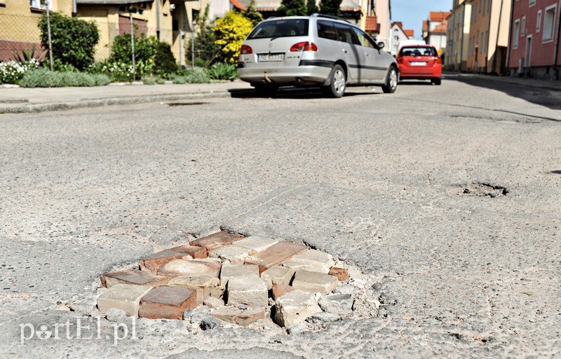 Elbląg, Mieszkańcy sami załatali dziury Elbląg, Mieszkańcy sami załatali dziury