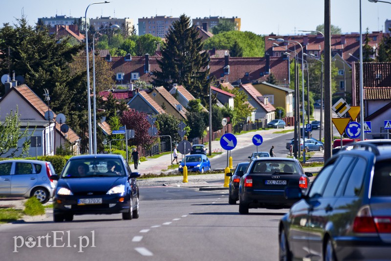 Elbląg, Okolice niedawno wyremontowanego ronda, na skrzyżowaniu ul. Konopnickiej i Niepodległości