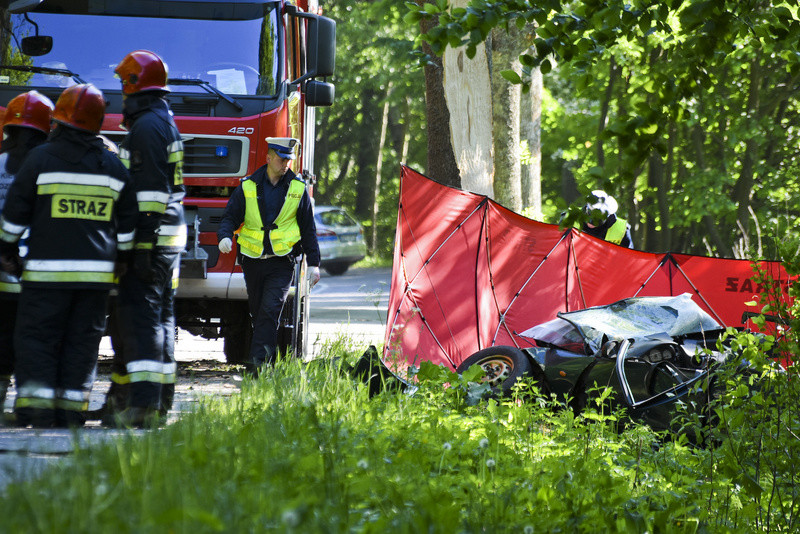 Elbląg, Tragedia na drodze do Próchnika, kierowca uciekał przed policją Elbląg, Tragedia na drodze do Próchnika, kierowca uciekał przed policją
