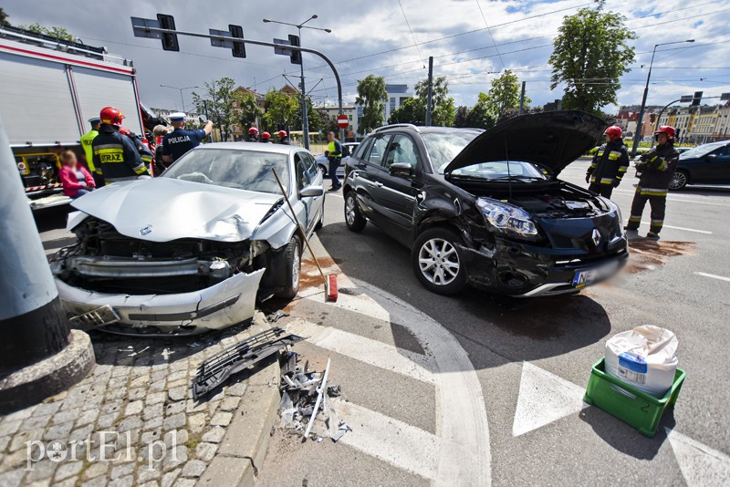 Elbląg, Kolizja dwóch renault przy szkole muzycznej