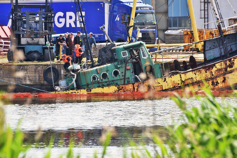 Elbląg, Z wraku do rzeki wyciekł olej