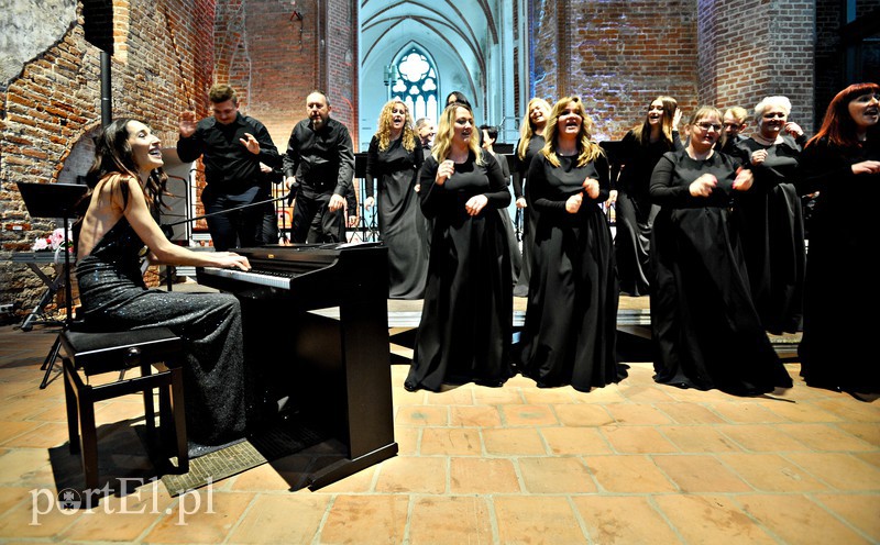 Elbląg, Agata Steczkowska i tańcząca Cantata Elbląg, Agata Steczkowska i tańcząca Cantata