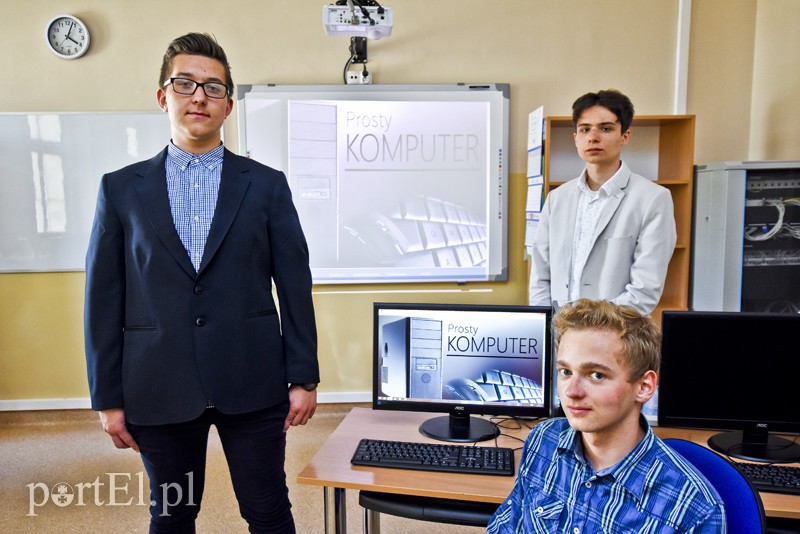 Elbląg, Bartłomiej Domżalski, Adrian Stanik oraz Damian Łuciów będą przekonywać, że komputer jest prosty Elbląg, Bartłomiej Domżalski, Adrian Stanik oraz Damian Łuciów będą przekonywać, że komputer jest prosty