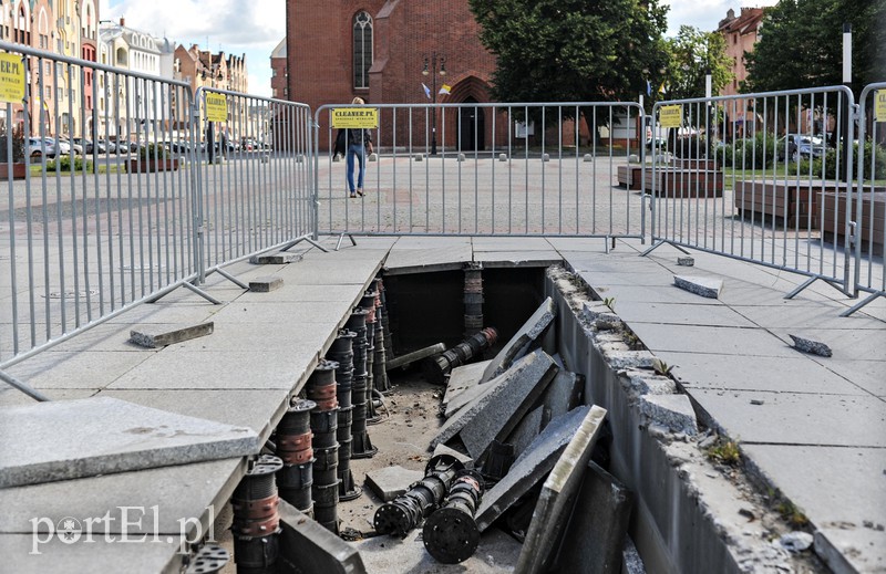 Elbląg, Naprawa uszkodzonej fontanny będzie kosztować 70 tys. zł Elbląg, Naprawa uszkodzonej fontanny będzie kosztować 70 tys. zł