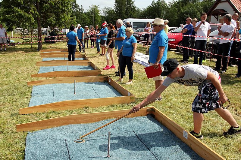 Elbląg, Rzucali podkową w Suchaczu