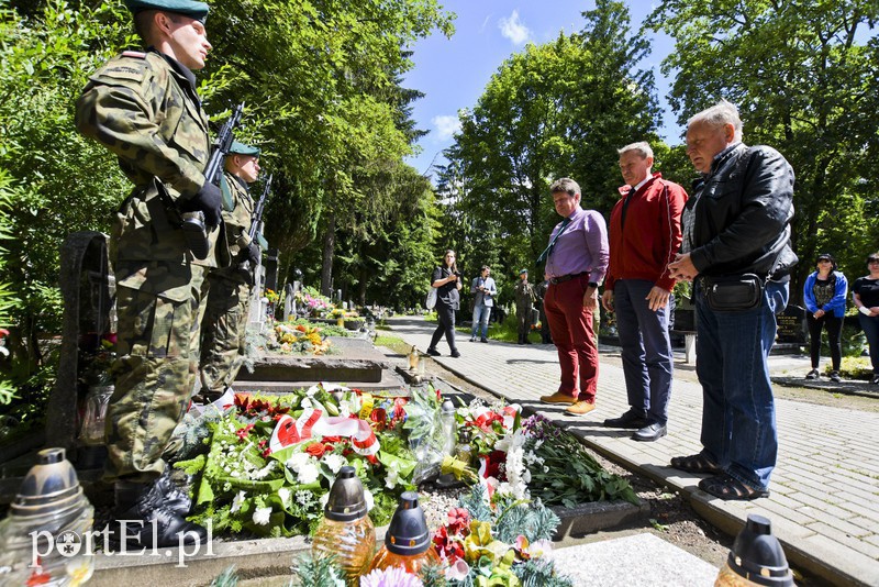 Elbląg, Upamiętnić generała Elbląg, Upamiętnić generała