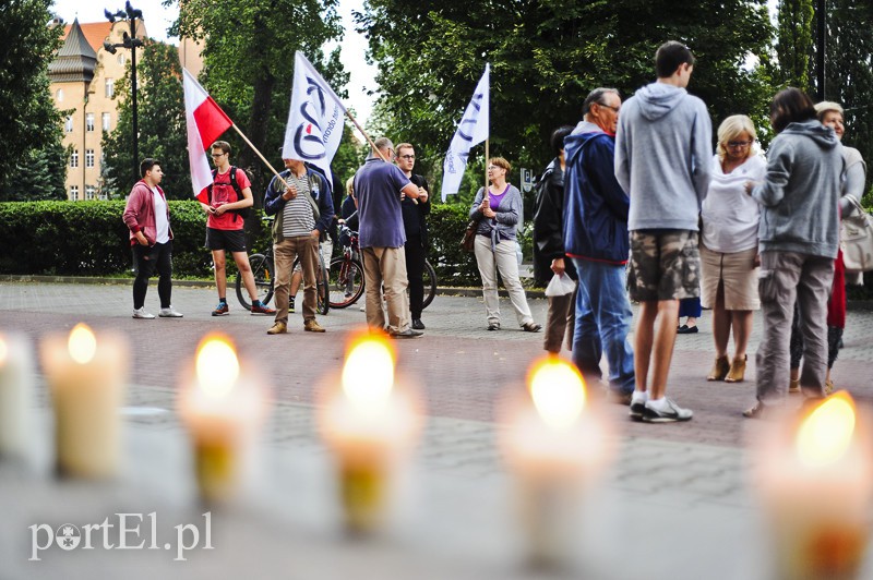 Elbląg, Znicze przed Sądem Okręgowym