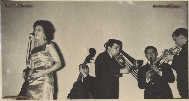 Elbląg, Jeanne Johnstone i "front line", zdj. J. Błeszyński (Biuletyn EL-Klubu Jazzu Tradycyjnego) Elbląg, Jeanne Johnstone i "front line", zdj. J. Błeszyński (Biuletyn EL-Klubu Jazzu Tradycyjnego)