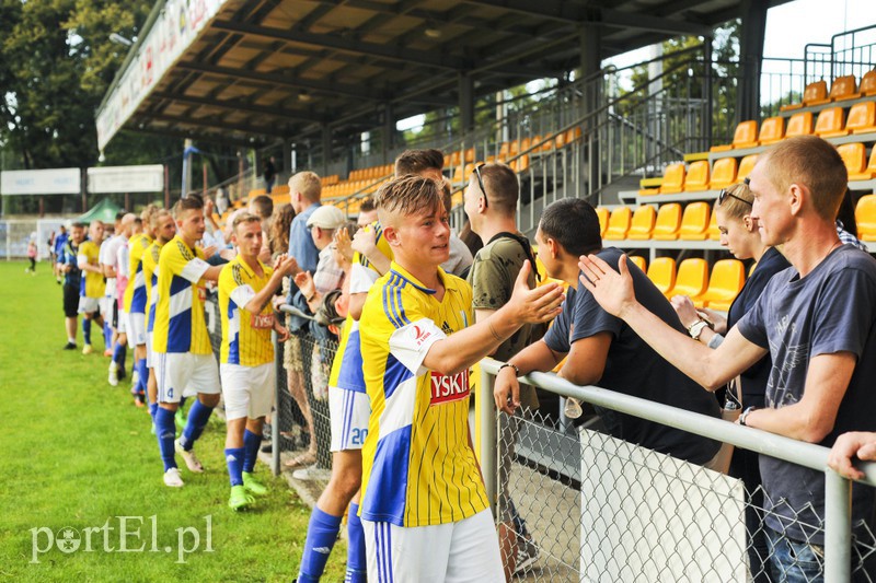 Elbląg, Kibice dziękowali po meczu piłkarzom za skuteczną grę