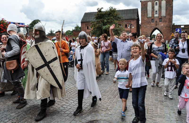 Elbląg, Przemarsz historyczny spod Bramy Wysokiej to jeden z żelaznych punktów programu Elbląg, Przemarsz historyczny spod Bramy Wysokiej to jeden z żelaznych punktów programu