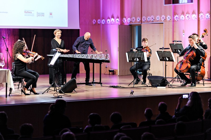 Elbląg, Melodie wyczarowane z kieliszków