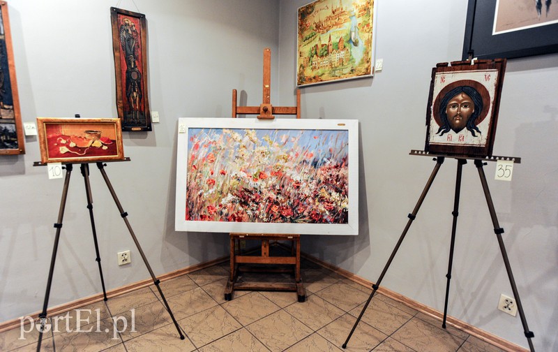 Elbląg, Na aukcji wystawiono prace artystów związanych z miastem i regionem