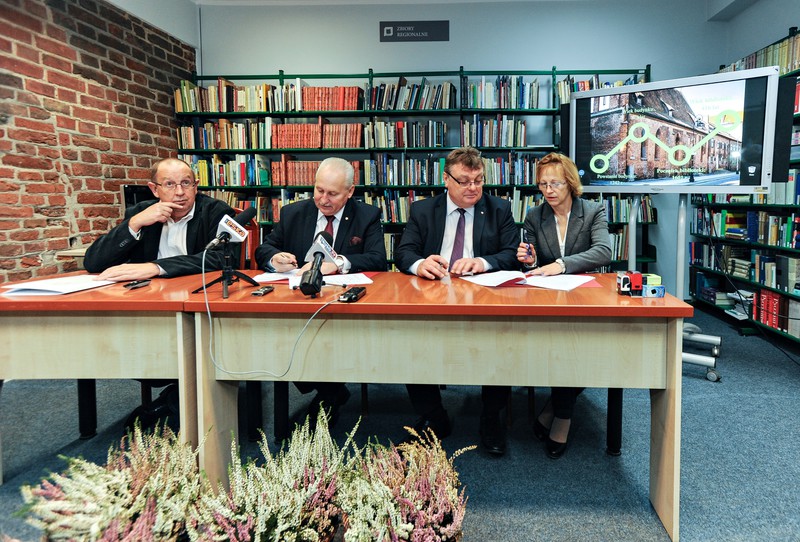 Elbląg, Od lewej: Jacek Nowiński, Gustaw Marek Brzezin, Witold Wróblewski i Rozalia Grynis, skarbnik miasta