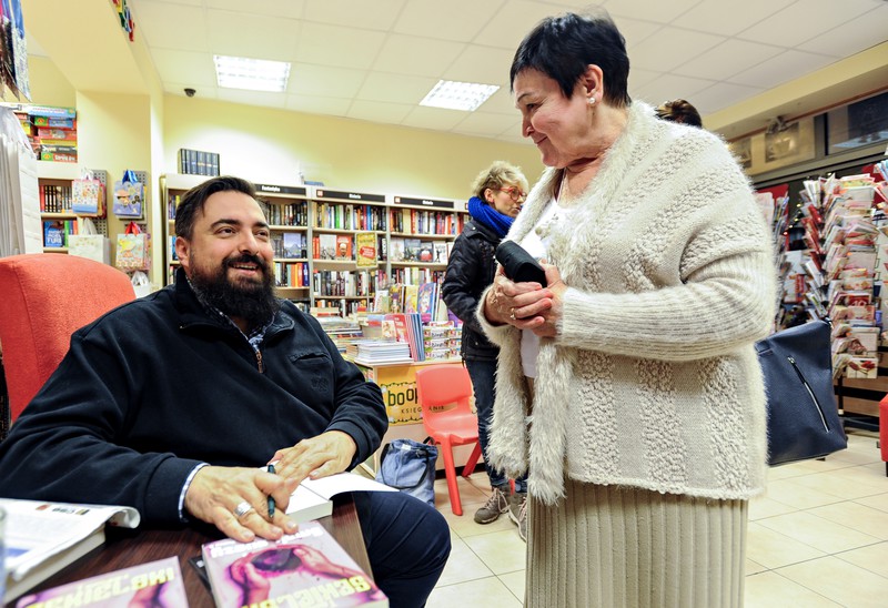 Elbląg, Dziennikarz chętnie podpisywał swoje książki