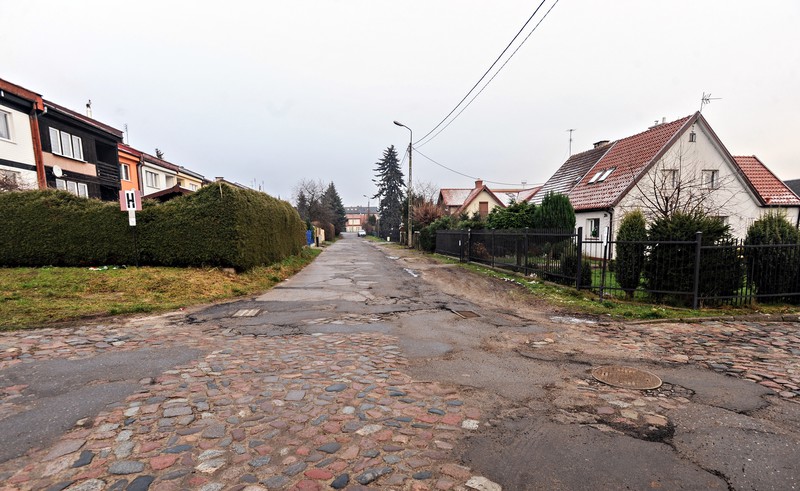 Elbląg, Z drogami nie po drodze