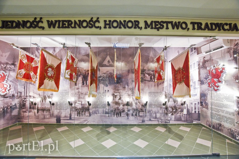 Elbląg, Co się dzieje przed klubem wojskowym przy ul. Królewieckiej?