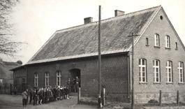 Elbląg, Szkoła w Gdakowie przed wojną
