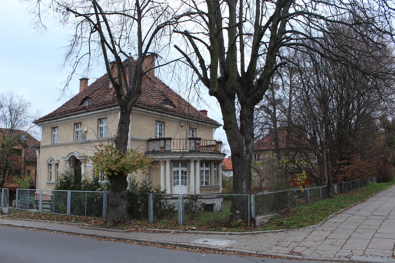 Elbląg, Willa na rogu ul. Królewieckiej i  Owocowej. Tu mieściła się pierwsza siedziba Kuratorium Oświaty