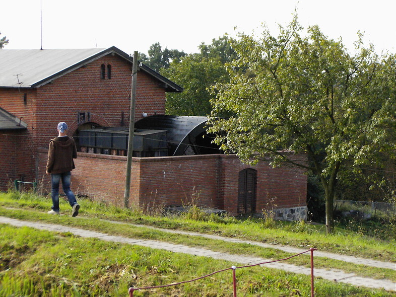 Elbląg, Budynek jednej z maszynowni, widoczne kolo wodne Elbląg, Budynek jednej z maszynowni, widoczne kolo wodne