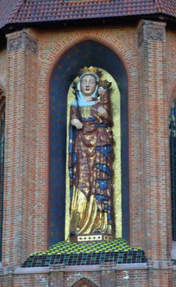 Elbląg, Posąg Najświętszej Marii Panny na fasadzie kościoła zamkowego Elbląg, Posąg Najświętszej Marii Panny na fasadzie kościoła zamkowego