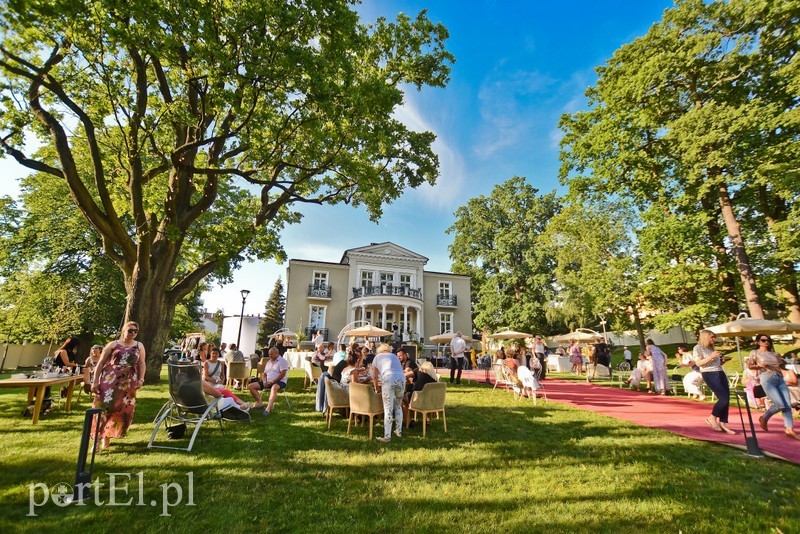 Elbląg, Goście podczas Garden Party miło spędzali czas Elbląg, Goście podczas Garden Party miło spędzali czas