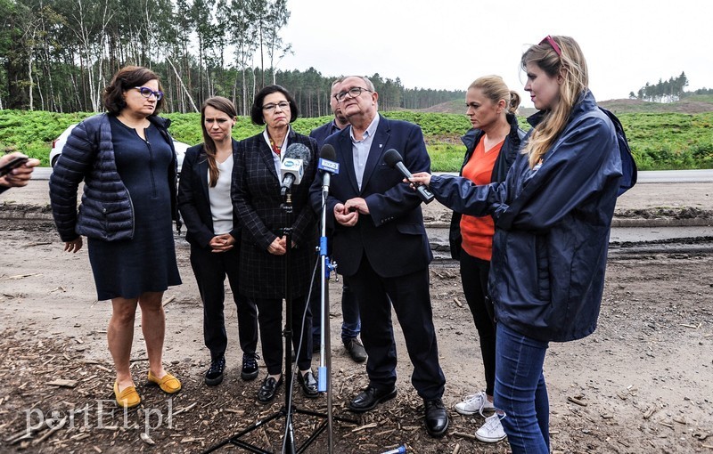 Elbląg, W konferencji wzięli udział: posłanki Ewa Lieder, Agnieszka Pomaska i Małgorzata Chmiel oraz Barbara Nowacka i wicemarszałek Józef Sarnowski (z prawej)