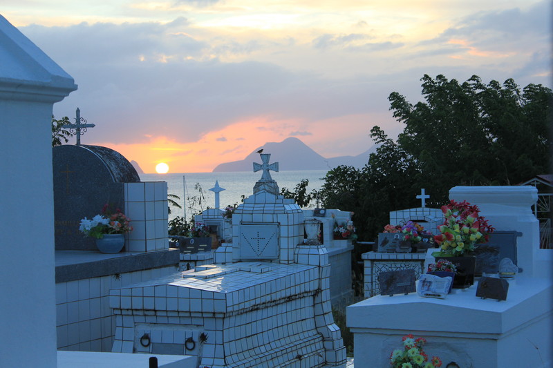 Elbląg, Karaibski cmentarz z widokiem, Sainte Anne, Martynika Elbląg, Karaibski cmentarz z widokiem, Sainte Anne, Martynika