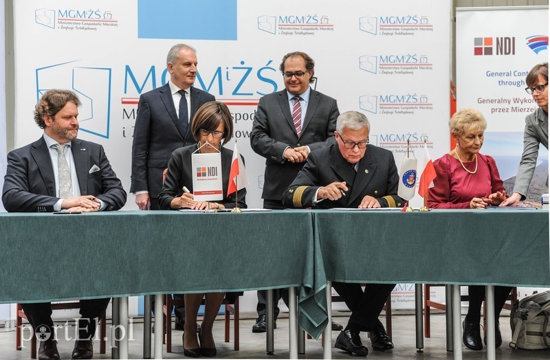 Elbląg, Przedstawiciele wykonawców i inwestora podpisali umowę dzisiaj w Elblągu Elbląg, Przedstawiciele wykonawców i inwestora podpisali umowę dzisiaj w Elblągu