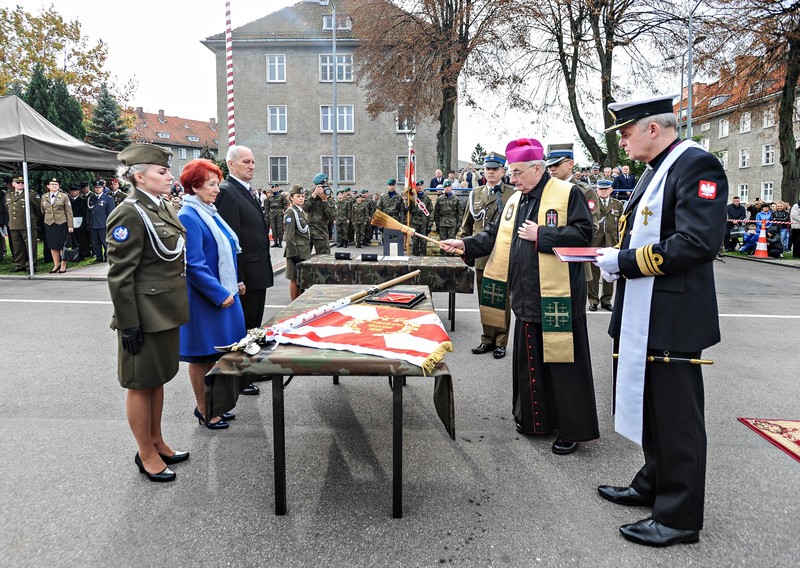 Elbląg, Pułk ma swój sztandar Elbląg, Pułk ma swój sztandar