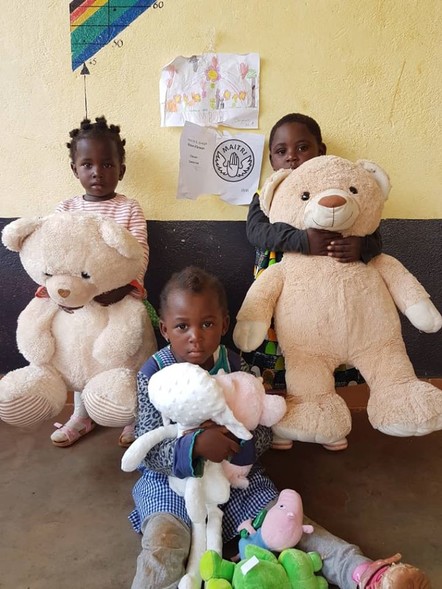 Elbląg, Dzieci z Afryki wreszcie mogą przytulić swoje misie
