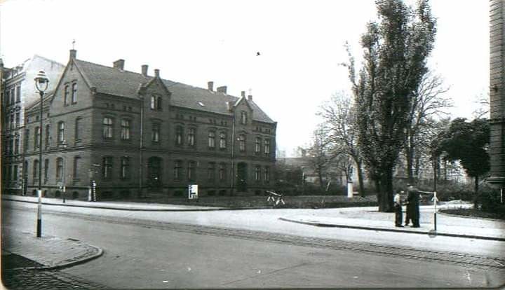 Elbląg, Na tych działkach mieścił się taki budynek, został rozebrany w latach 70. Zdjęcie pochodzi sprzed 1945 r.