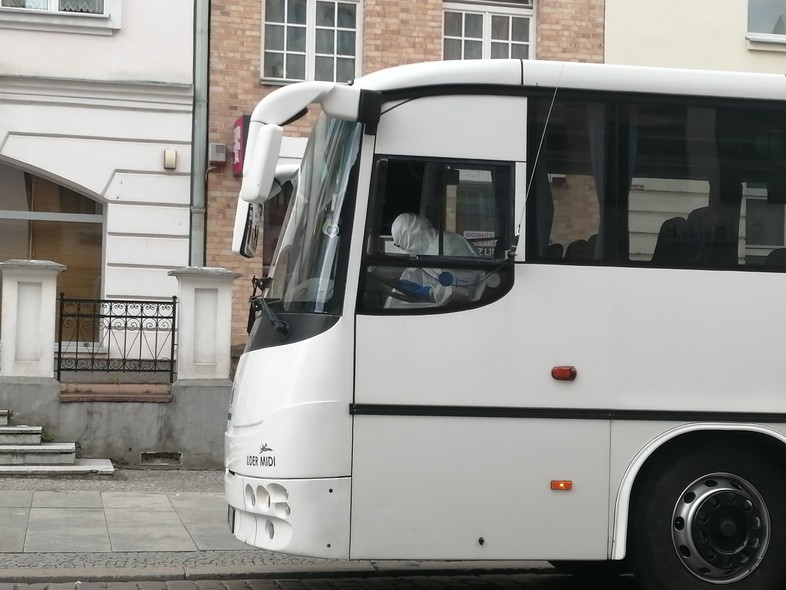 Elbląg, W piątek osoby przebywające w hotelu zostały zabrane na testy na koronawirusa Elbląg, W piątek osoby przebywające w hotelu zostały zabrane na testy na koronawirusa