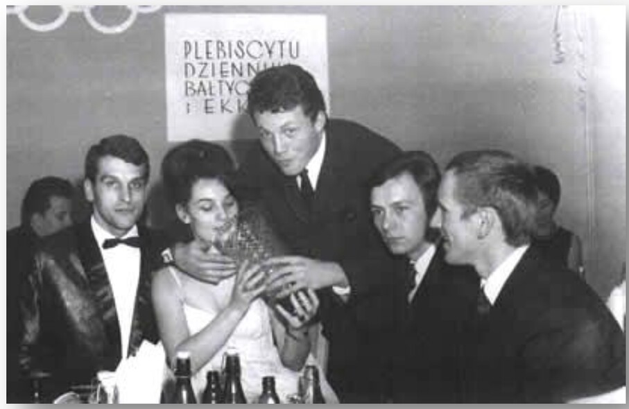 Elbląg, Zdzislaw Adamczyk (stoi) podczas gali na najlepszego sportowca Elbląga ( Elbląg, Zdzislaw Adamczyk (stoi) podczas gali na najlepszego sportowca Elbląga (