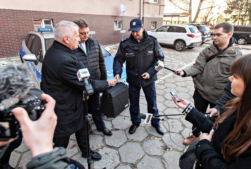 Elbląg, Nowe auto i alkomat trafiły do elbląskich policjantów