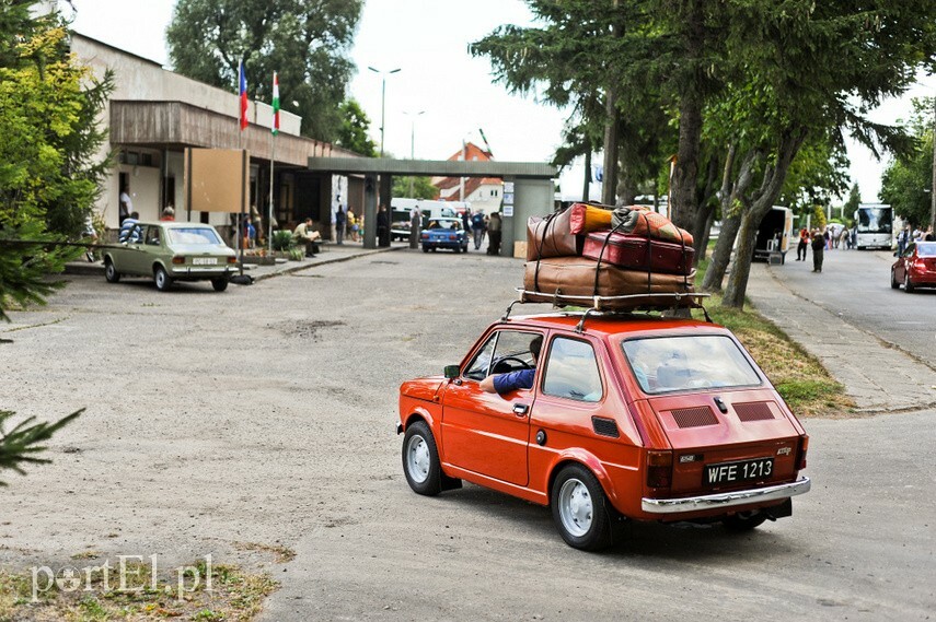 Elbląg, Plan filmowy - węgierska granica we Fromborku i mały fiat głównych bohaterów. Elbląg, Plan filmowy - węgierska granica we Fromborku i mały fiat głównych bohaterów.