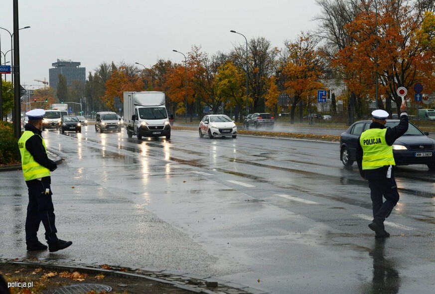 Elbląg, Policjanci w całym kraju będą przeprowadzać działania kontrolno-prewencyjne ze szczególnym zwróceniem uwagi na światła pojazdu. Elbląg, Policjanci w całym kraju będą przeprowadzać działania kontrolno-prewencyjne ze szczególnym zwróceniem uwagi na światła pojazdu.