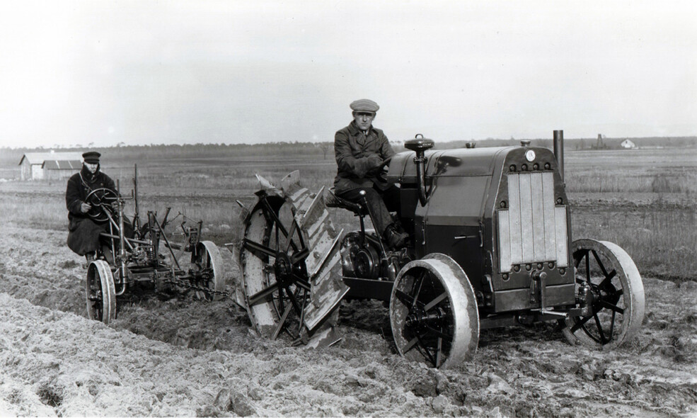 Elbląg, Traktor Benz-Komnick podczas pracy