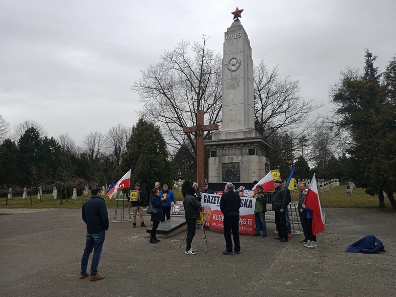 Elbląg, 29 marca pod Pomnikiem Wyzwolenia odbył się antyrosyjski protest.