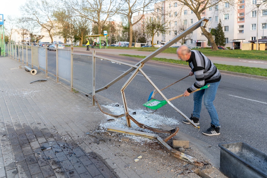 Elbląg, Zawracał na Ogólnej, uderzył w barierki