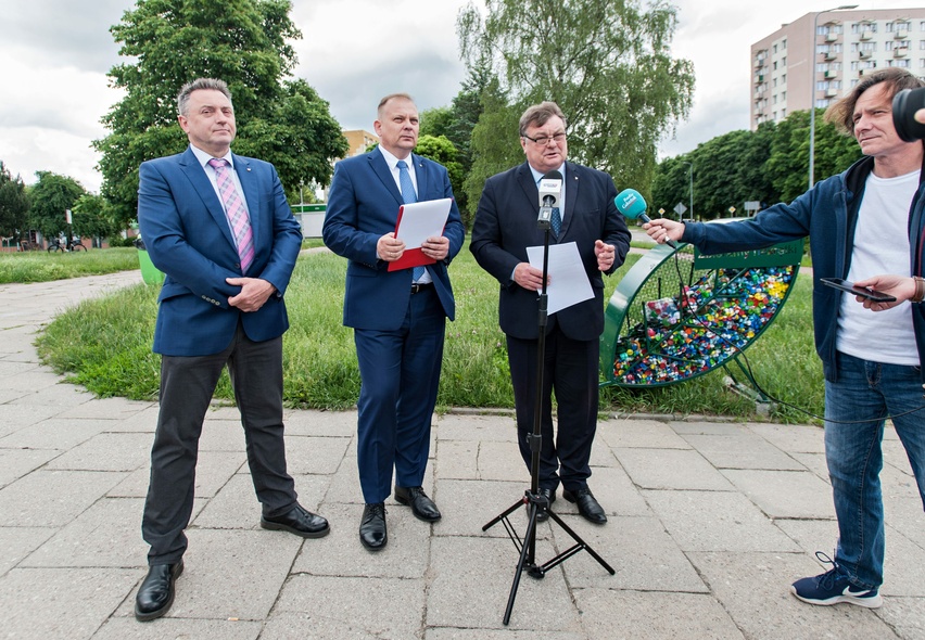 Elbląg, 1,5 tony nakrętek i 6 "zielonych" projektów Elbląg, 1,5 tony nakrętek i 6 "zielonych" projektów
