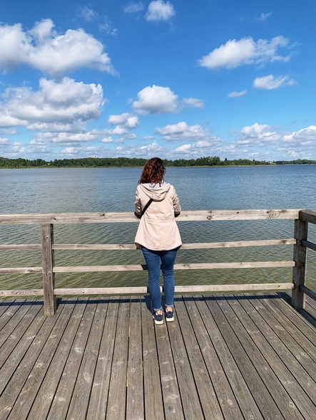 Elbląg, Autorka nad jeziorem Plaskim