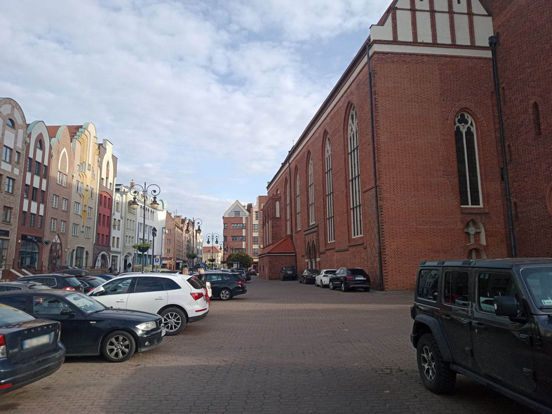 Elbląg, "Czy wokół katedry można parkować?" Elbląg, "Czy wokół katedry można parkować?"