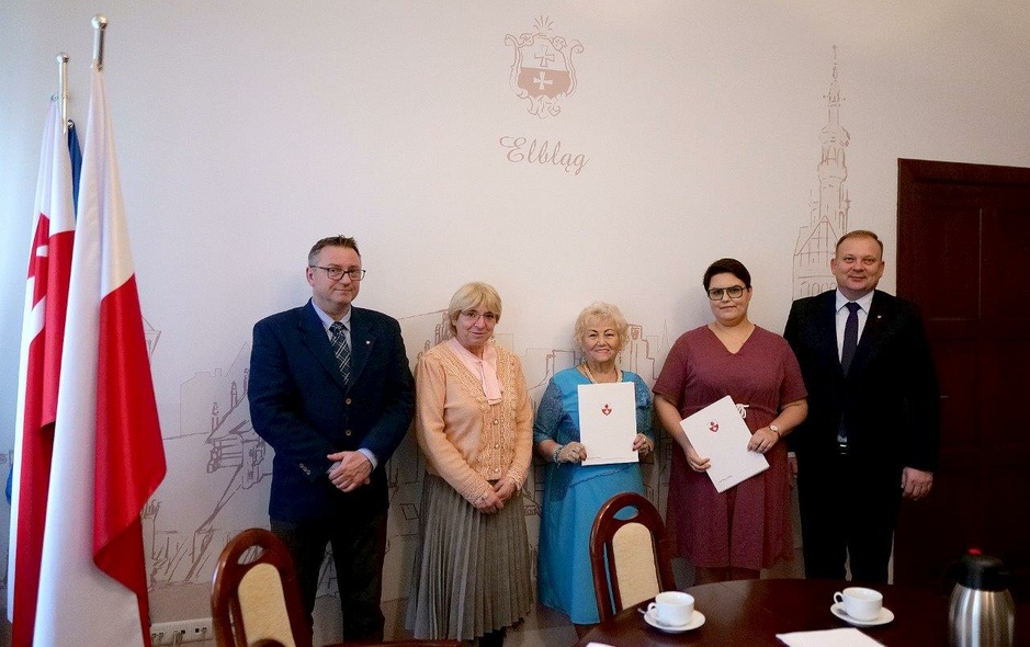 Elbląg, Nagrodzone laureatki z przedstawicielami ratusza Elbląg, Nagrodzone laureatki z przedstawicielami ratusza