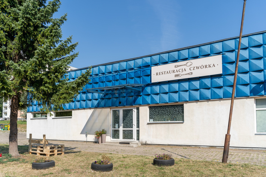 Elbląg, Tak lokal przy al. Odrodzenia wyglądał z zewnątrz jeszcze w sierpniu. Elbląg, Tak lokal przy al. Odrodzenia wyglądał z zewnątrz jeszcze w sierpniu.