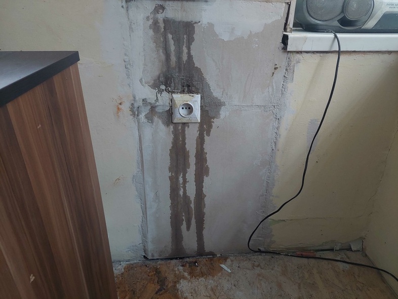 Elbląg, Mieszkaniec: "Woda leje się na elektrykę" Elbląg, Mieszkaniec: "Woda leje się na elektrykę"