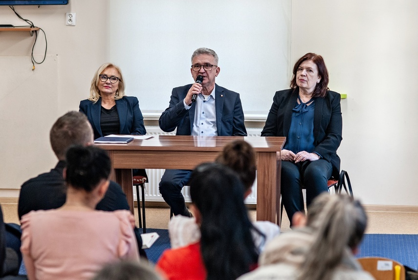 Elbląg, Rodzice: "Zostawcie przedszkole nr 8". Ratusz: "Nie ma pieniędzy" Elbląg, Rodzice: "Zostawcie przedszkole nr 8". Ratusz: "Nie ma pieniędzy"