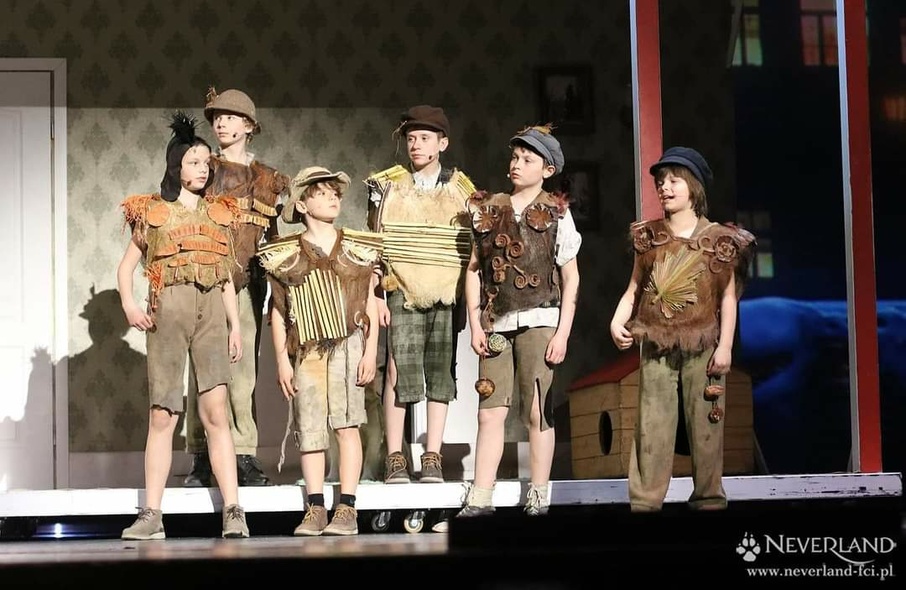 Elbląg, Zagubieni Chłopcy z przedstawienia "Piotruś Pan" Teatru Muzycznego w Gdyni Elbląg, Zagubieni Chłopcy z przedstawienia "Piotruś Pan" Teatru Muzycznego w Gdyni