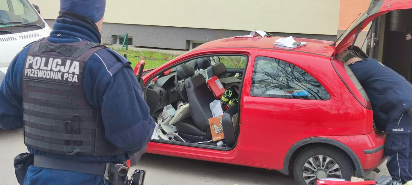 Elbląg, Narkotyki i nieznane chemikalia w mieszkaniu przy Okulickiego. Mieszkańcy ewakuowani  (aktualizacja)