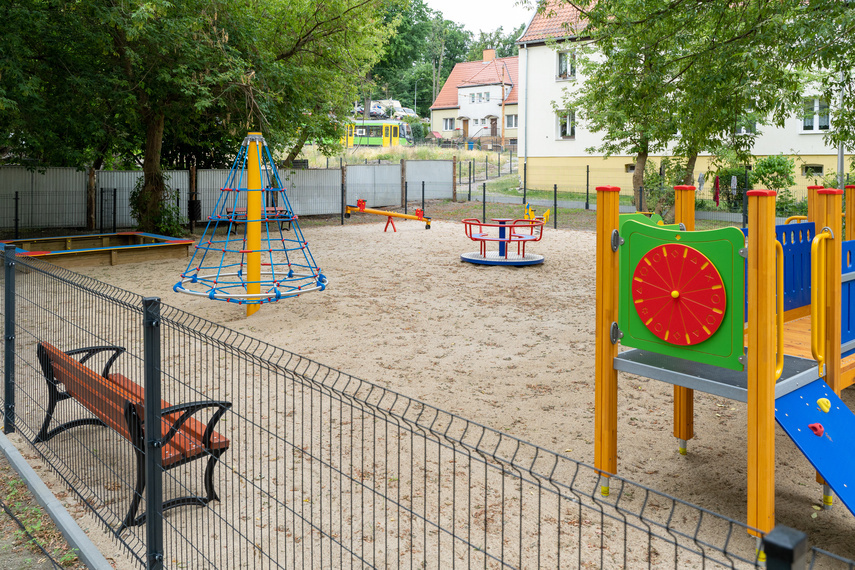 Elbląg, Przy budynku powstał plac zabaw Elbląg, Przy budynku powstał plac zabaw